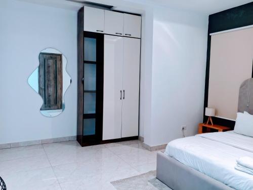 Postel nebo postele na pokoji v ubytování Golden apartment