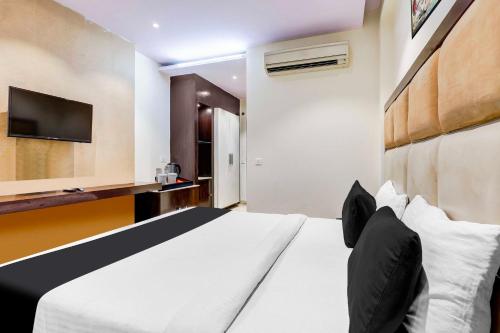 Televisyen dan/atau pusat hiburan di Townhouse DLF Phase 2 Gurgaon
