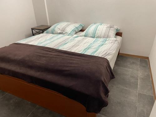 a bed with two pillows on it in a room at Z 7 neu-Einfach-Übernachtung in Rüdesheim in Rüdesheim am Rhein