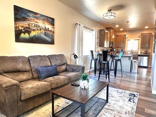 a living room with a couch and a table at Charming 2BR Cottage Near Freeway-Cul-de-sac in Medford