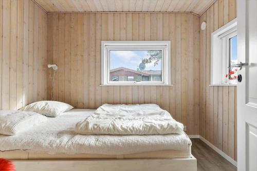 Giường trong phòng chung tại FY195-Brenderup-Fyn-Rylevej-6