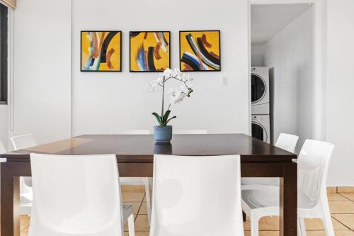 Area soggiorno di Waterside Flat With Garage And Easy Beach Access