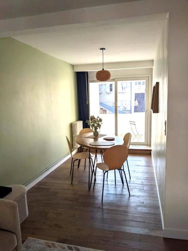 Posezení v ubytování Le Monlahaye, cozy & bright