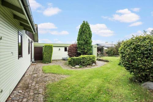 a yard next to a house with a tree at FY267-Faaborg-Horsehoved-37 in Fåborg