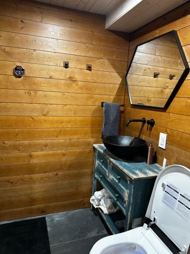 Fotografie z fotogalerie ubytování Beamsville Modern Rustic Suites v destinaci Beamsville