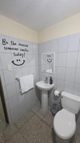 Un baño de Be Happy Hotel
