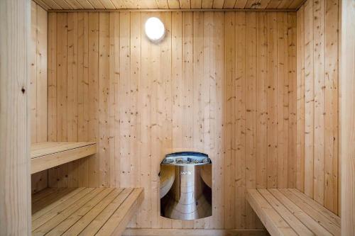 a sauna with a trash can in the middle at FY291-Faaborg-Mosegarden-44 in Bogentved