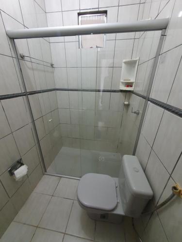 a bathroom with a toilet and a shower at Casa aconchegante em bairro privilegiado de Belém in Belém