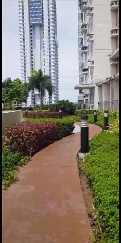 Κήπος έξω από το Metro Cebu IT Park Condo near CBD Downtown