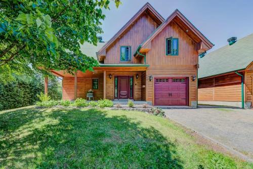 Tòa nhà nơi nhà gỗ tọa lạc