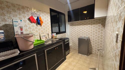 a kitchen with a sink and a counter top at MiniGolf, MeteoMode & B2B RESIDENCE Ekoumdoum - DAHARA APPARTS in Yaoundé