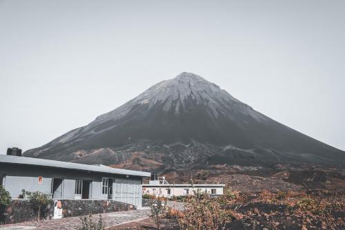 a mountain with a building in front of it at Casa Ze & sonia in Portela