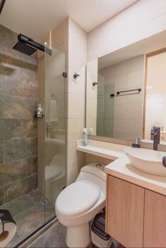a bathroom with a toilet and a sink and a shower at Apartasol Dominica Citadela Di Sole in Santa Fe de Antioquia