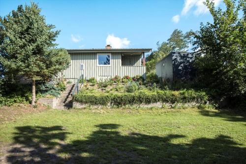 a house with a garden in front of it at FY155-Middelfart-Daemningen-99 in Middelfart