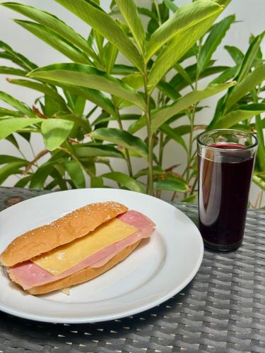 Makanan di atau berdekatan hotel
