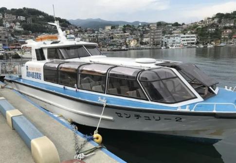 a boat is docked at a dock in the water at 箱根と熱海の中間駅徒歩10分海徒歩3分のリビエラマナヅル in Wada