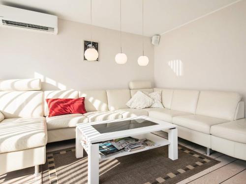 Posezení v ubytování 10-Person Home in Rødvig Stevns