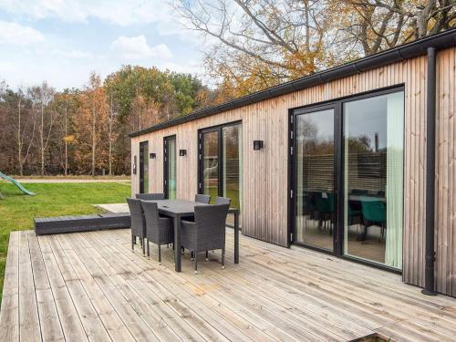 Κήπος έξω από το 14 person holiday home in Glesborg-By Traum