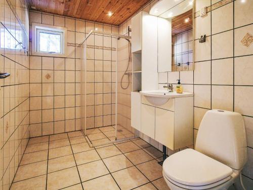 een badkamer met toilet en wastafel bij 8 person holiday home in Frederiksværk in Frederiksværk