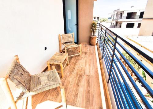 Balkoni atau teres di Large Private Pool, Breakfast Included, Near Golf