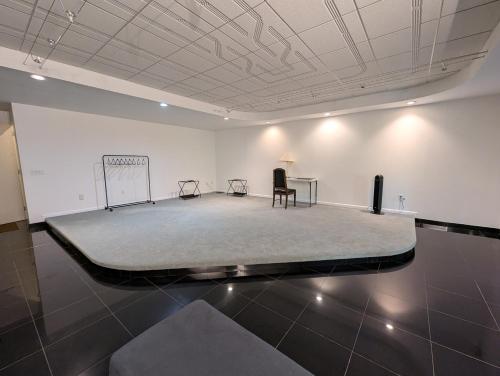 Φωτογραφία από το άλμπουμ του Luxurious large private space with Sauna, Gym and Office 