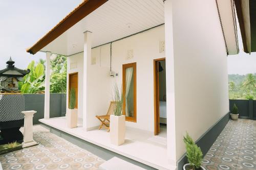 Μπαλκόνι ή βεράντα στο Puri Indah Inn Guest House