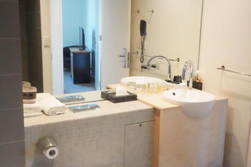 Un baño de Golden Pebble Hotel