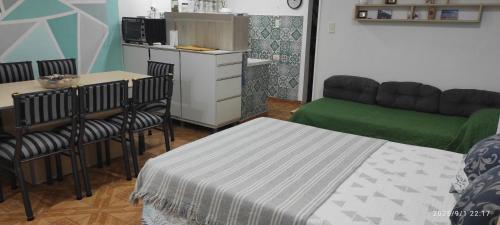 a living room with a couch and a table and chairs at Ezeiza 3 departamento privado a 15 minutos del aeropuerto hasta 7 personas OPCIONAL TRANFER DESDE Y HACIA EL AEROPUERTO DE EZEIZA LAS 24 HORAS pet friendly conexion con Aeroparque in Ezeiza