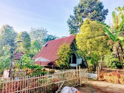 Κήπος έξω από το Jon's Paradise Villa and Resto