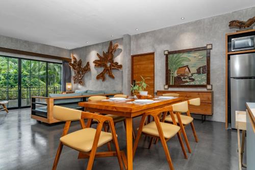 Η κουζίνα ή μικρή κουζίνα στο Amarell Ubud - Private Luxury Villa