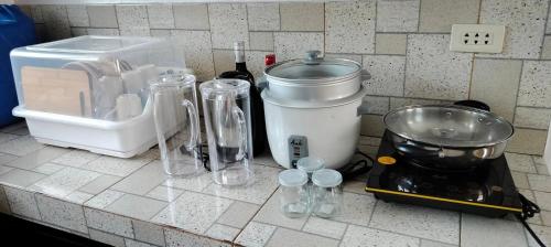 Kemudahan buat kopi dan teh di Max's Family Guest House