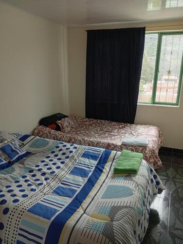 Postel nebo postele na pokoji v ubytování Hostal ML las tres B