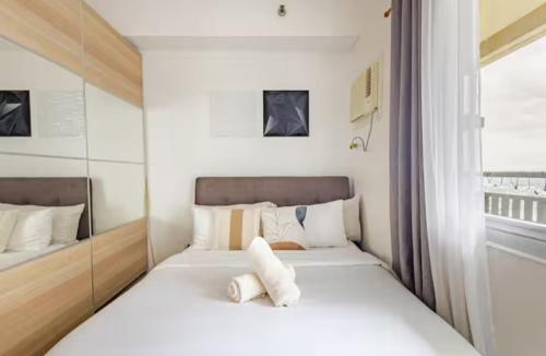Katil atau katil-katil dalam bilik di Fancy Suite near Eastwood with Awesome Balcony!