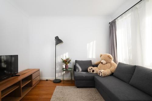 Μια τηλεόραση ή/και κέντρο ψυχαγωγίας στο Modern house 2 story 4brs 3bath