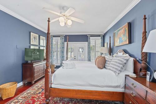 a bedroom with a bed and a ceiling fan at Boview Hall- Poo l Hot Tub-15 mins to Kiawah in Johns Island