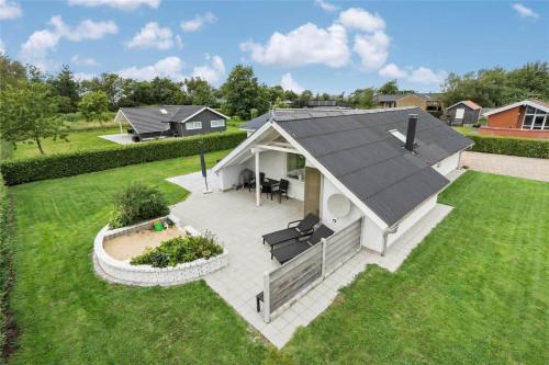 an overhead view of a house with a roof at LF12172-Vinderup-Strandlyst-29 in Vinderup