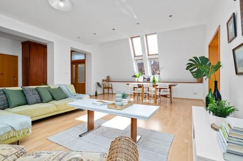 Main Square Luxe Apt & In The Heart of Bratislava Old Town