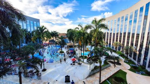 Piscine de l'établissement Ap Barretos Park - O quarto mais luxuoso do hotel ou située à proximité