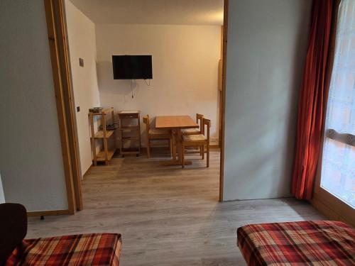 Studio divisible avec terrasse, proche centre et pistes