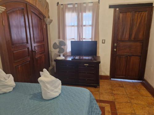 Μια τηλεόραση ή/και κέντρο ψυχαγωγίας στο Charming Colonial Villa Azotea