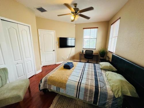 a bedroom with a bed and a ceiling fan at The Miami Lakes Pool House in Miami Lakes