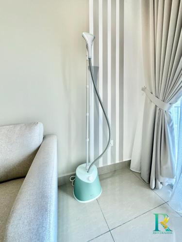 a lamp sitting on the floor next to a couch at Optimus Medini By RR JBcity in Iskandar Puteri