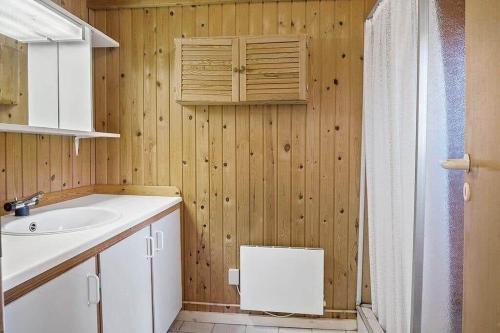 a bathroom with a sink and a toilet in it at LF11129-Struer-Tvaervej-29 in Struer