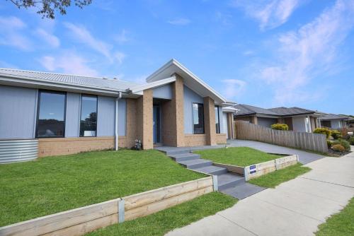 a house with a lawn in front of it at Park Cottage in Paynesville