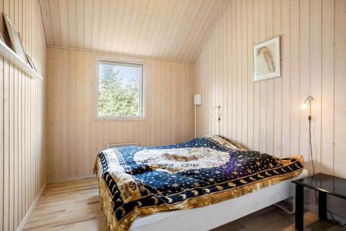 a bedroom with a bed in a room with a window at LF16184-Logstor-Agnethesvej-26 in Løgsted