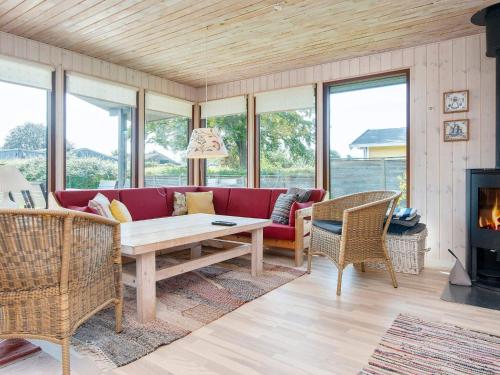 Χώρος καθιστικού στο 6 person holiday home in Bjert-By Traum