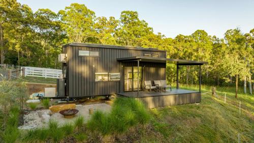 Κήπος έξω από το The Farm on Razorback Ridge and Tiny Home