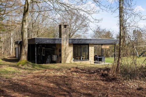 a small brick house in the middle of a field at LF14301-Roslev-Vollebjergvej-1 in Roslev