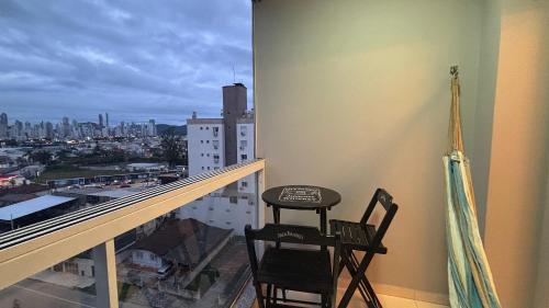 Un balcón o terraza en Depa 1 Suite + 1 c/ A/C | Balcón c/ Vista + Plaza