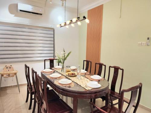Gambar di galeri bagi NEW! Petaling Jaya SS2 Landed Home for up to 19 Pax with 5bedroom 4Bath di Petaling Jaya